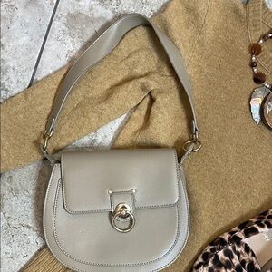 Badgley Mischka Beige Vegan Leather Shoulder Bag Gold Ring Clasp, Designer Prs